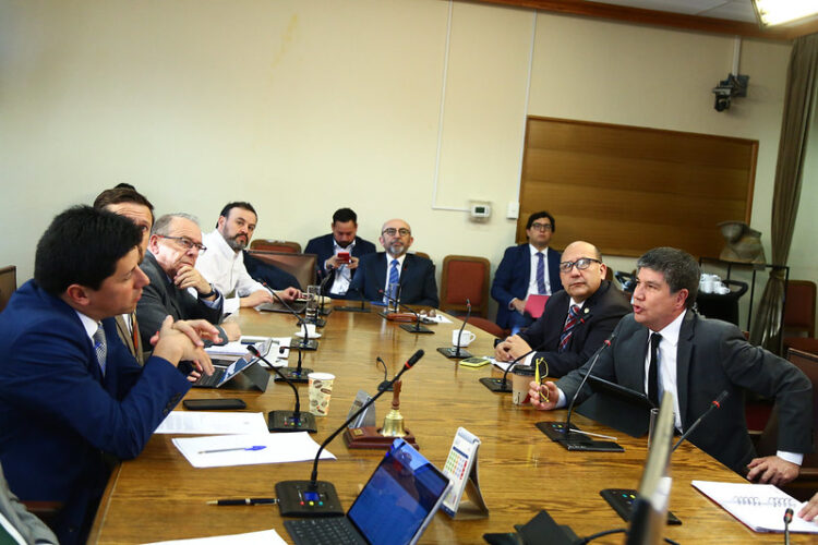 Anuncian mesa nacional sobre robo de salmón