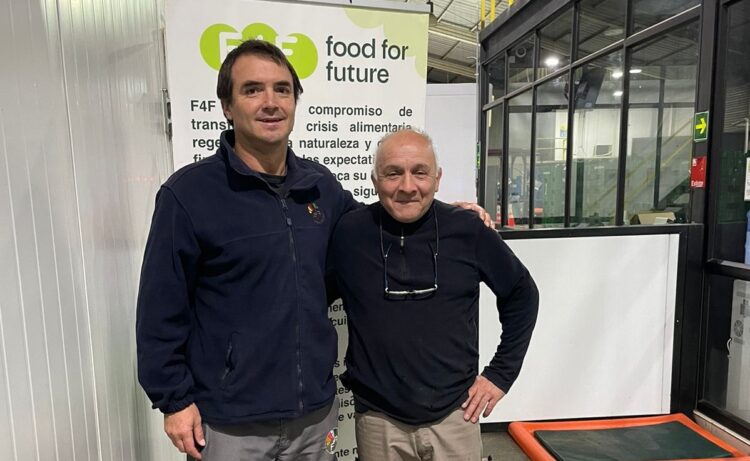 Cristian Emhart Ceo de F4F junto a Enrique Pinuer, Gerente de Operaciones Insumontt