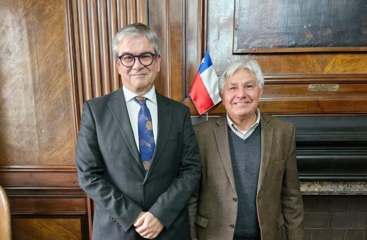 Ministro de Hacienda, Mario Marcel y Presidente de SalmonChile, Arturo Clément.