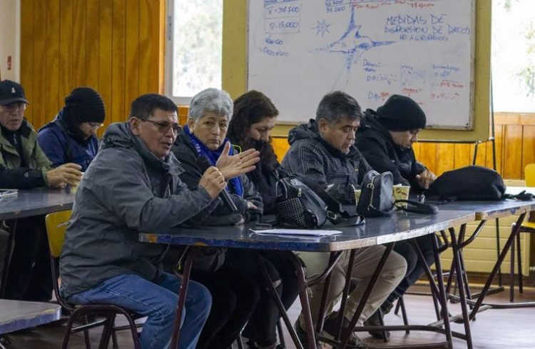 Perspectivas futuras de la industria marcaron conversatorio en Chonchi sobre normativas de la salmonicultura