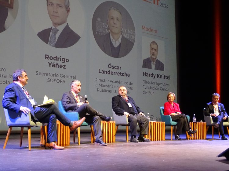 Salmón Summit 2024: Actores claves y líderes políticos piden con urgencia una visión país para la salmonicultura