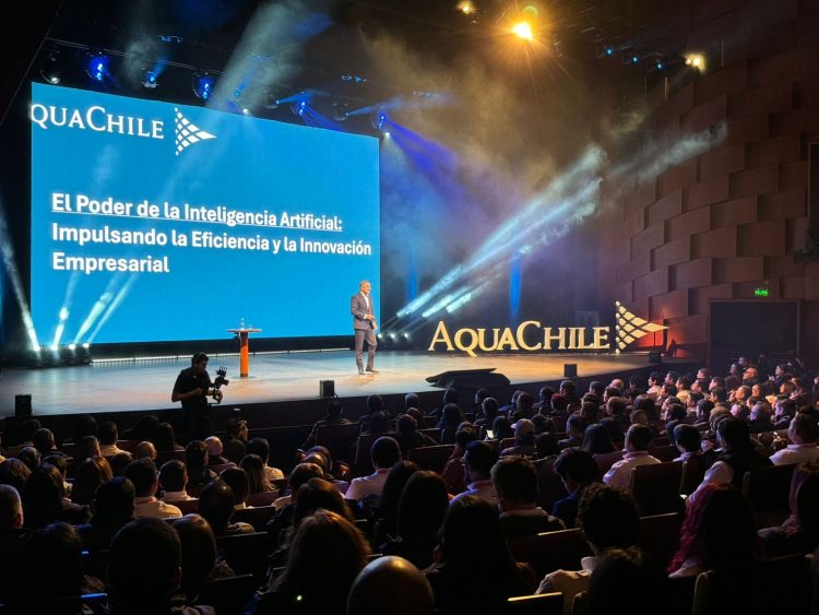 Charla sobre Inteligencia Artificial realizada por Emilio Deik. Créditos AquaChile.