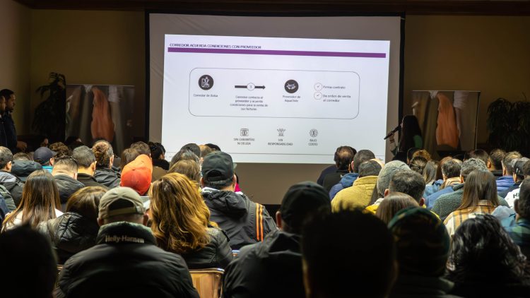 AquaChile realiza Seminario de Fortalecimiento de Proveedores en Aysén