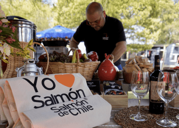 SalmonChile tiró todo el salmón a la parrilla en el Festín en la ciudad de Puerto Varas