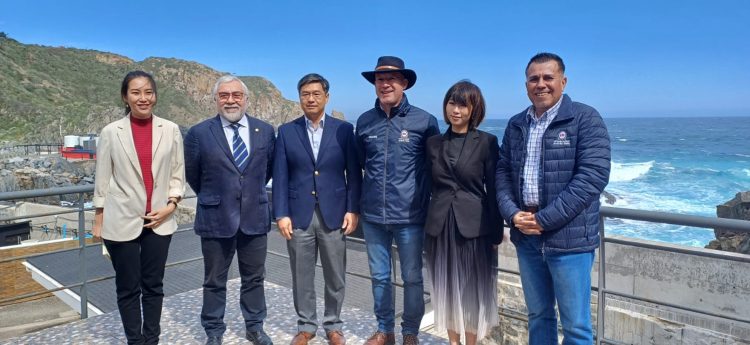 Un encuentro fructífero se sostuvo entre la delegación tailandesa y equipo del CIMARQ. Créditos UNAB.