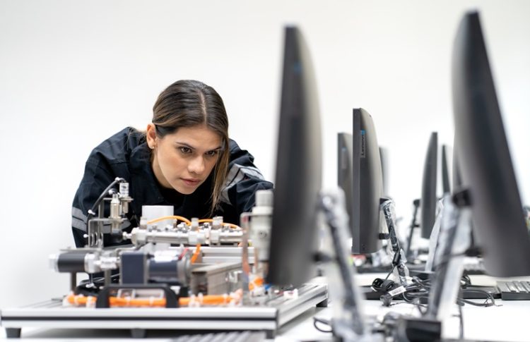 Foto: MinCiencia / hasta el 17 de octubre, todas las universidades acreditadas del país, públicas y privadas, podrán formular sus propuestas de investigación