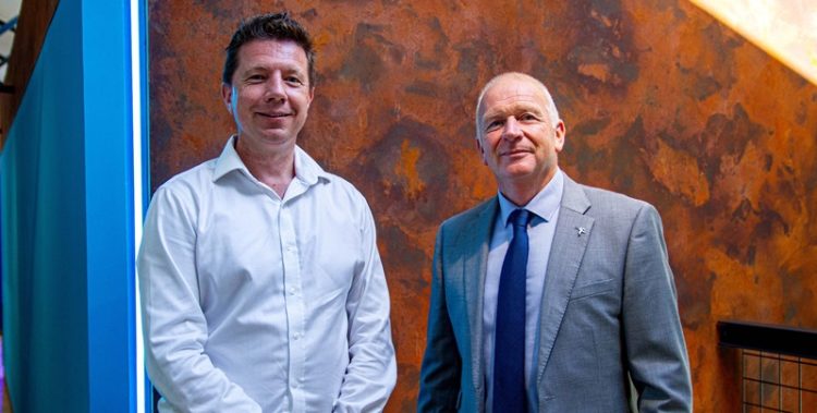 Foto: Michelin Development / Brian Cairns de Michelin Development, con Nathan Pyne-Carter, director ejecutivo de Ace Aquatec