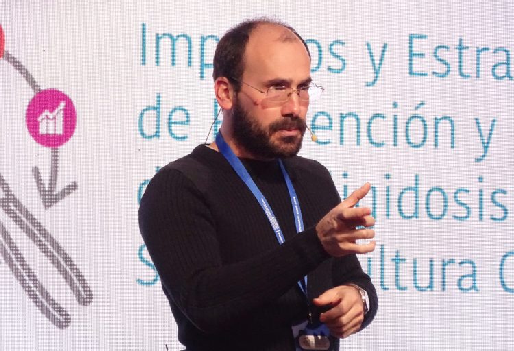 Dr. Alejandro Cabezas del INRAE. Créditos InfoSALMON.