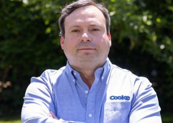 Cooke denuncia incumplimiento grave del acuerdo entre el Gobierno y salmoneras suscrito en 2023