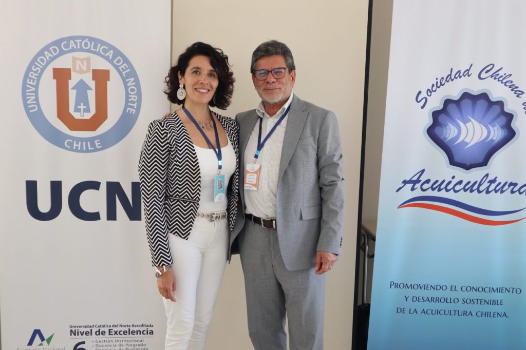 Claudia Soto, directora del Centro AquaPacífico junto al director del Club Innovación Acuícola, Adolfo Alvial.