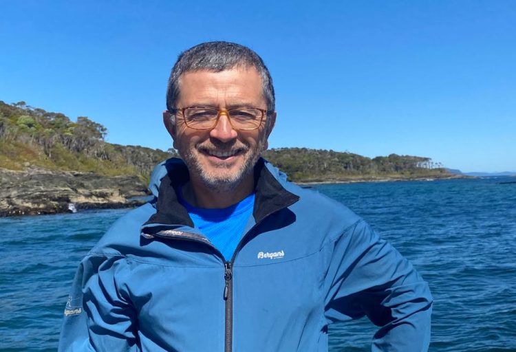 Jorge Mancilla, gerente de salud y nutrición de peces de Mowi.