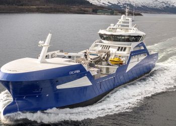 Wellboat de construcción chilena va rumbo a Noruega.
