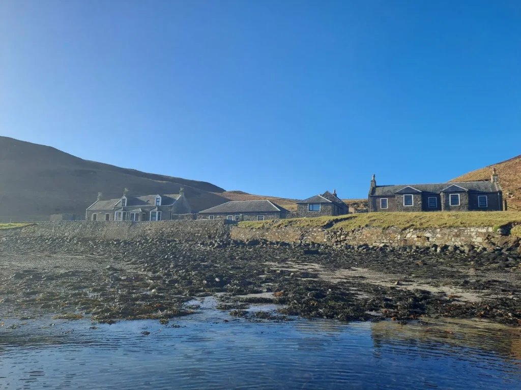 Mowi adquiere la isla de Sanda para impulsar la acuicultura y el turismo en Escocia