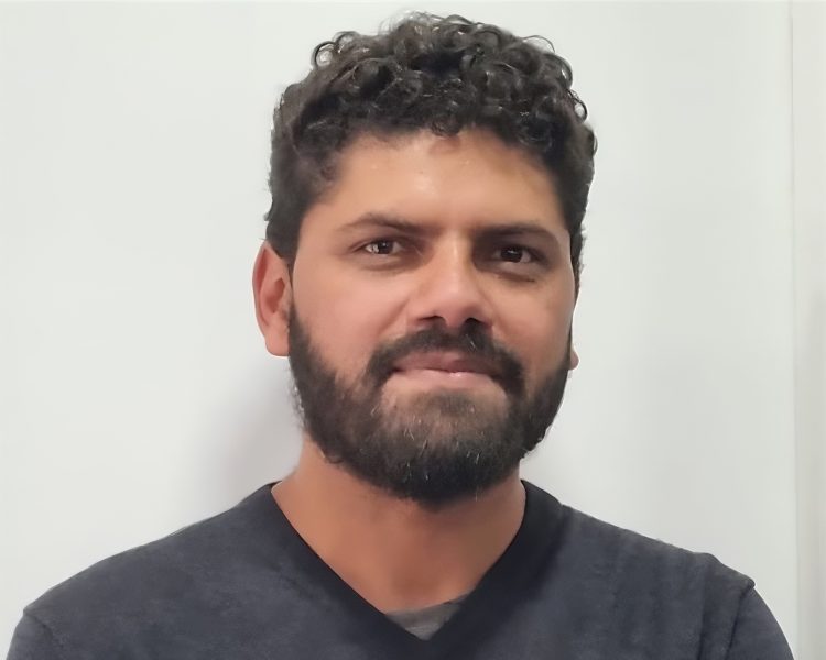 Jousepth Gallardo, investigador del Laboratorio de Genómica Acuícola de Favet. Créditos LinkedIn.