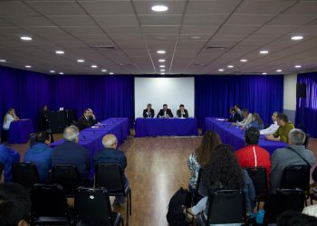 Gobernadores, alcaldes, empresarios y trabajadores se reúnen en primera sesión del Plan Salmón