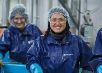 "Sin ellas, no hay progreso": La contribución imprescindible de las mujeres a la salmonicultura