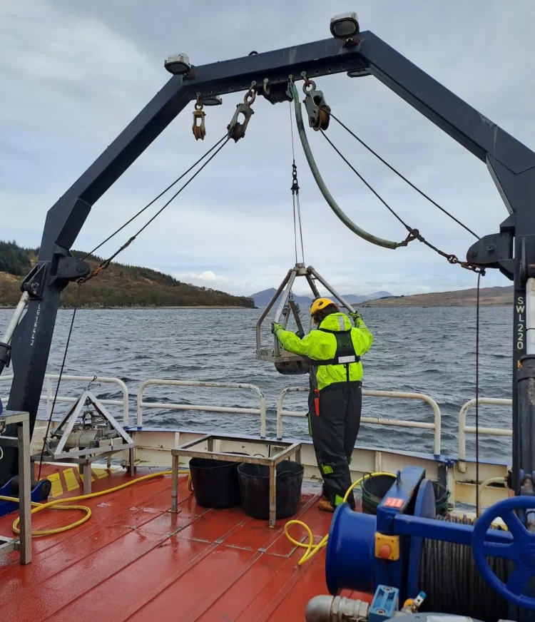 Mowi Escocia suma un centro flotante de monitoreo ambiental