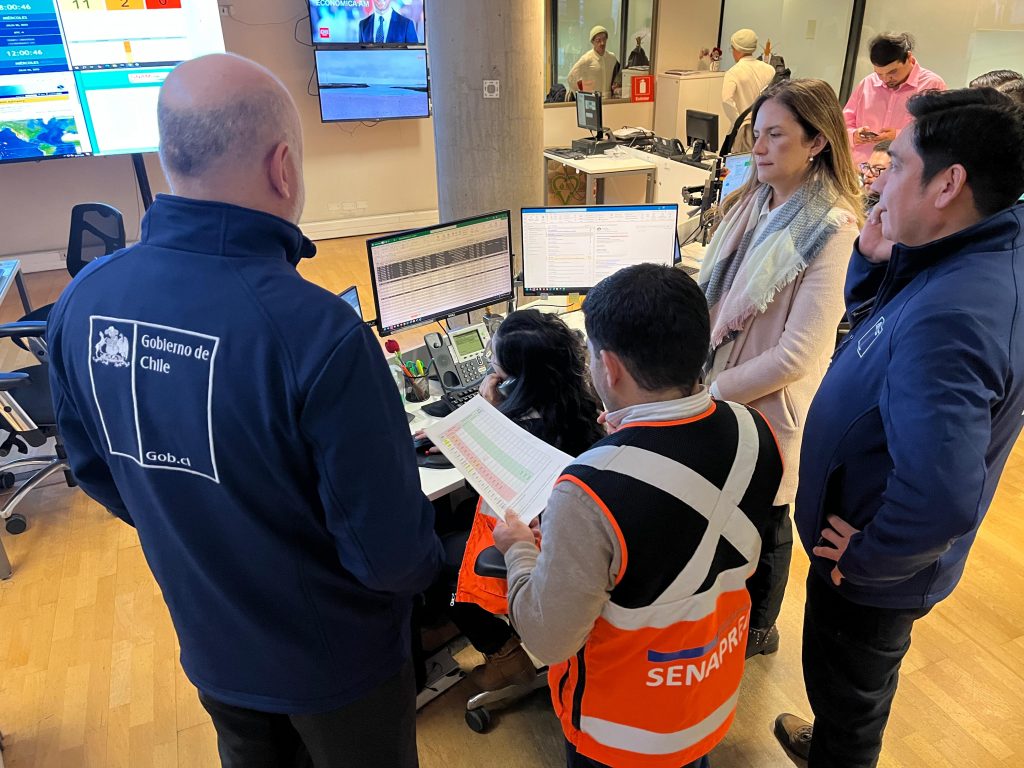 Chile en Alerta Roja por riesgo de tsunami