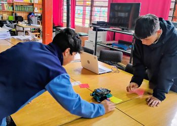 Escuela de Catripulli recibe impresora 3D gracias al apoyo de AquaChile