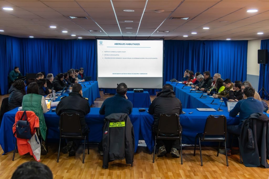 Chile en Alerta Roja por riesgo de tsunami