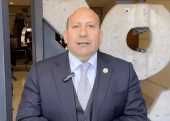 Diputado Bórquez plantea que salmoneras tributen en regiones