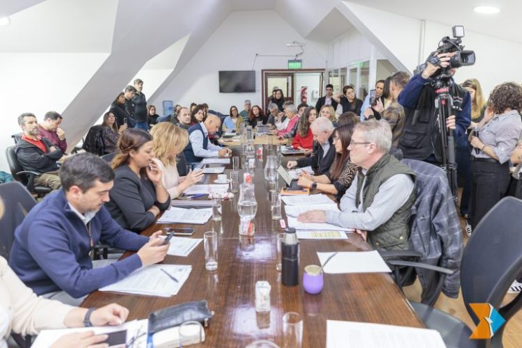 Vuelve el debate: Tierra del Fuego abre la puerta a la salmonicultura para reactivar su economía
