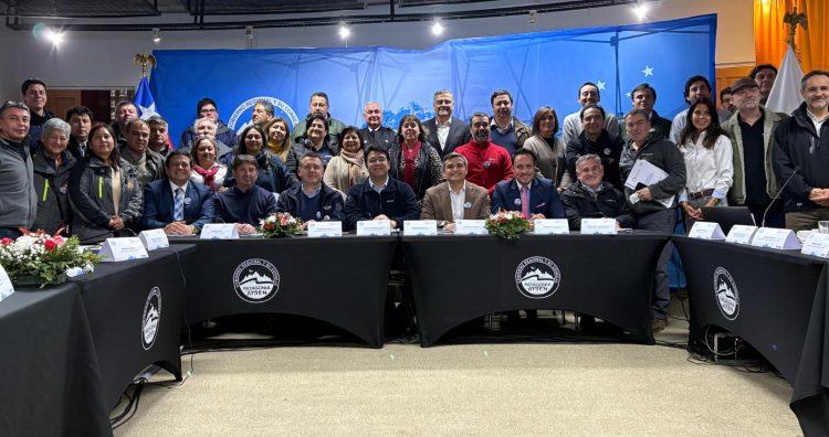 Plan Salmón sesiona en Aysén y afina propuesta para el Presidente y candidatos a La Moneda
