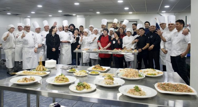 Chefs nacionales rinden tributo al salmón chileno en encuentro gastronómico de Puerto Montt