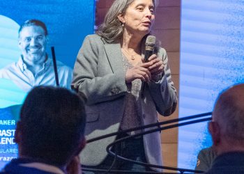 Salmonchile participa en «Hack Ur Mindset», destacando liderazgo femenino y equidad de género en la salmonicultura