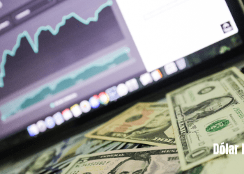 Dólar supera los $972 impulsado por la demanda global: cobre y acciones a la baja