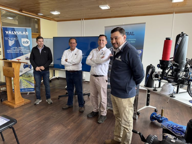 SAUSTRAL lidera exitosa demostración del sistema de filtración automatizada AZUD Helix Automaticé