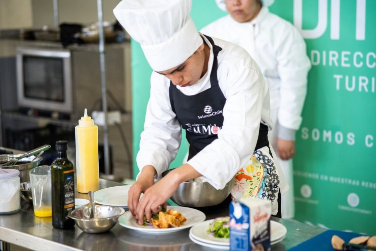 Festival del Salmón reunió a más de 500 personas en una jornada gastronómica que celebró el talento y los sabores del sur