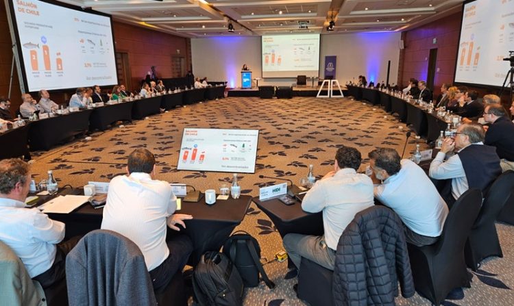 SalmonChile expone en Encuentro Asegurador sobre su estrategia de vinculación