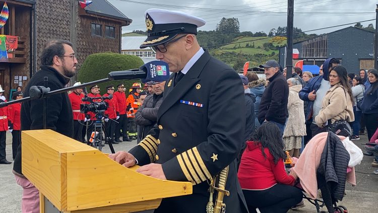 Salmonchile participa en conmemoración del Combate Naval de Angamos en Curaco de Vélez