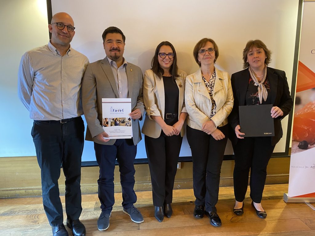 Universidad de Chile y Consejo del Salmón refuerzan su alianza estratégica en sanidad acuícola con la OMSA
