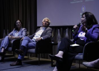 Regulación, antibióticos y ciencia: las tensiones que Oceana pone sobre la mesa para la salmonicultura en Chile