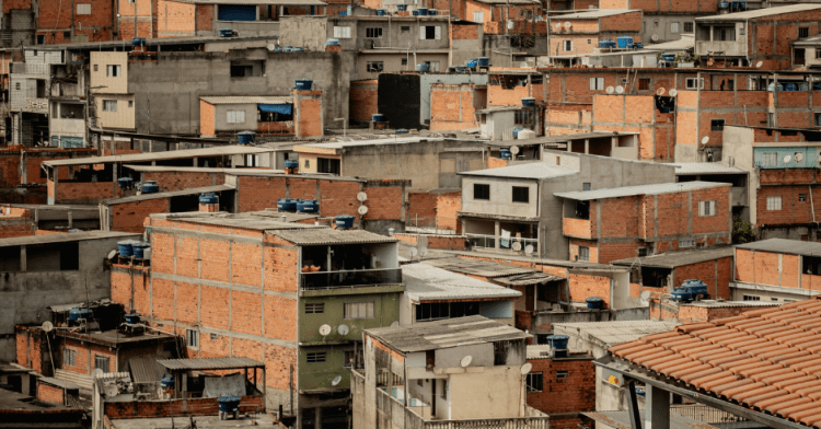Histórico avance: Latinoamérica alcanza en 2024 su nivel de pobreza más bajo jamás registrado