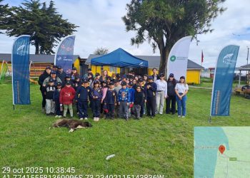 Astilleros Calbuco participa en jornada de limpieza de playas junto con la comunidad