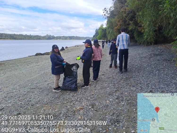 Compromiso en acción: La Portada y la comunidad de Calbuco unen fuerzas por un borde costero limpio