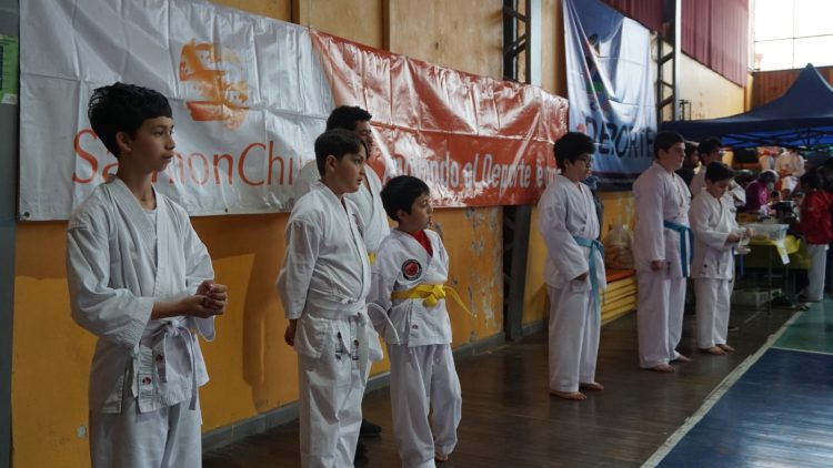 SalmonChile y Australis apoyan Campeonato Regional de Kárate en Cunco