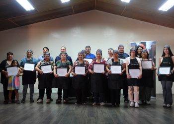 Navidad con sello local: emprendedores de Melinka se capacitan en pastelería con apoyo de AquaChile y Municipalidad de Guaitecas