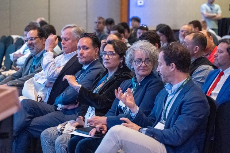 Puerto Montt se convierte en la capital del RAS: ‘Chile y el Mundo’ debate la acuicultura del futuro