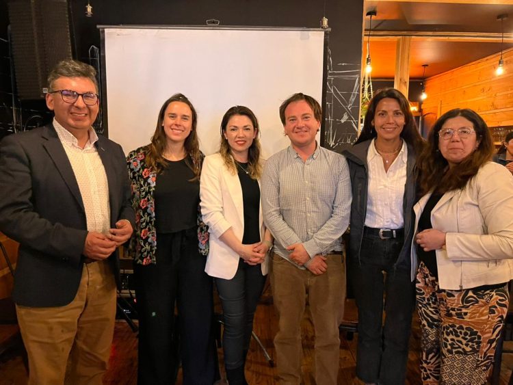 AquaChile comparte experiencias de innovación y buceo en Aysén