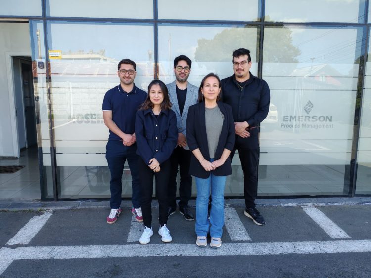 De izquierda a derecha: Felipe Muñoz, Carlos Carrasco y Kellan Escribano. En primera línea: Daniela Sepúlveda y Gabriela Villouta (Fotografía cedida por BioProc).