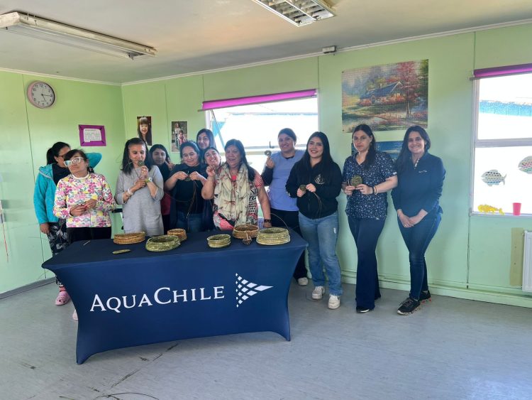 Tejiendo inclusión: AquaChile fortalece apoyo social con enfoque cultural y comunitario