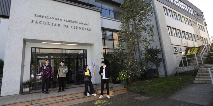 UCSC apuesta por Química y Farmacia sostenible