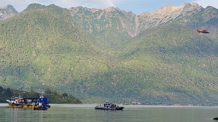 Salmones Austral lamenta fallecimiento de tripulantes y despliega apoyo tras hundimiento del catamarán Koñimo I