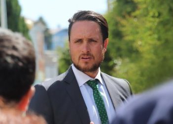Alcalde Wainraihgt tilda de “impresentables” dichos de Grau sobre agenda salmonera