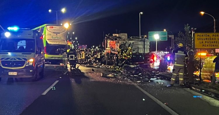 Accidente en Ruta 5 Sur involucra camión de transporte de alevines en La Araucanía