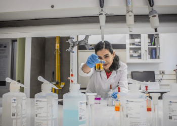 UACh y Clean Earth Innovations firman alianza para revolucionar el tratamiento de aguas en la salmonicultura